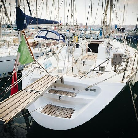 Sleep In Boat Hotel Catania Luaran gambar